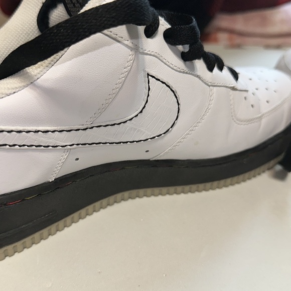 Men’s Nike Air Force Ones - Picture 5 of 8